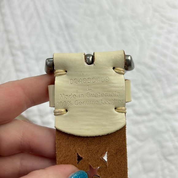 One Star •L• 100% Genuine Leather Star Cut Out Off White Belt - Picture 5 of 9